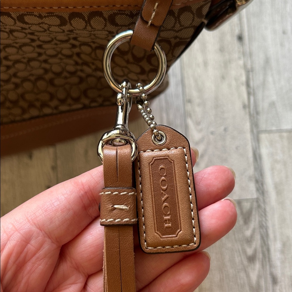 Vintage Coach factory signature sufflette shoulder bag  2006 - Picture 2 of 3